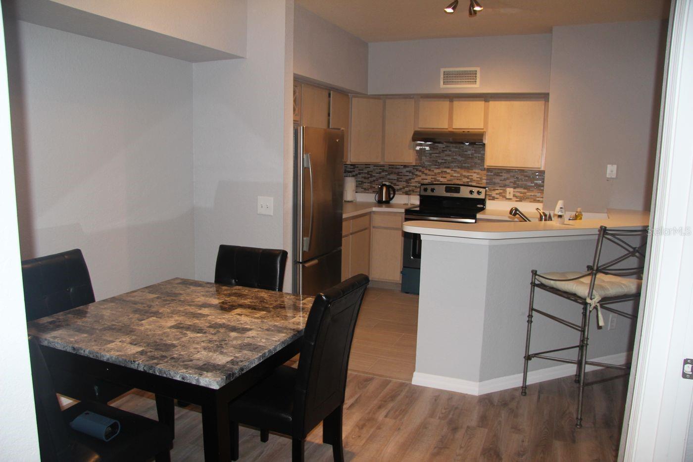Image 6 of 12 For 831 Camargo Way 209