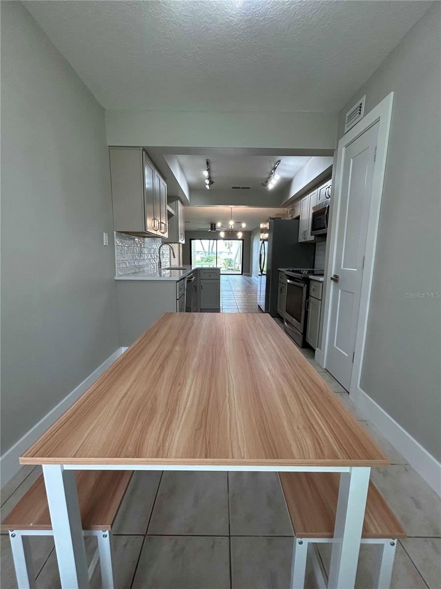 Image 11 of 31 For 7310 Sunshine Skyway Lane S 116