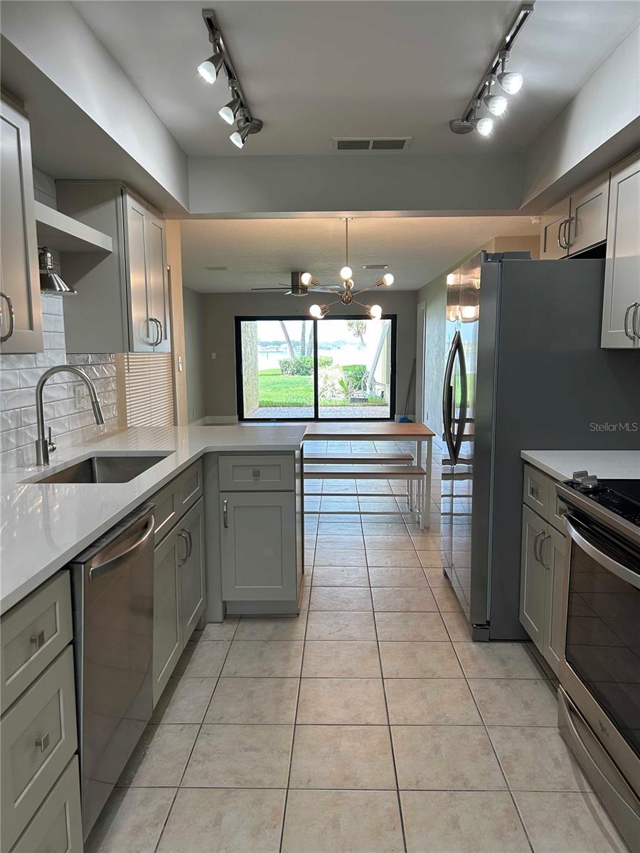 Image 8 of 31 For 7310 Sunshine Skyway Lane S 116