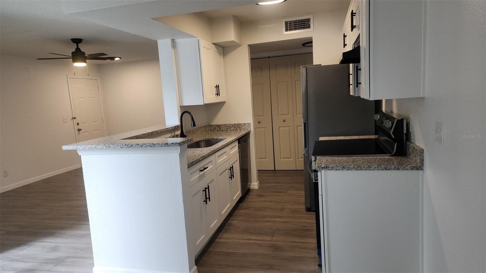 Image 14 of 26 For 11588 Westwood Boulevard 1523