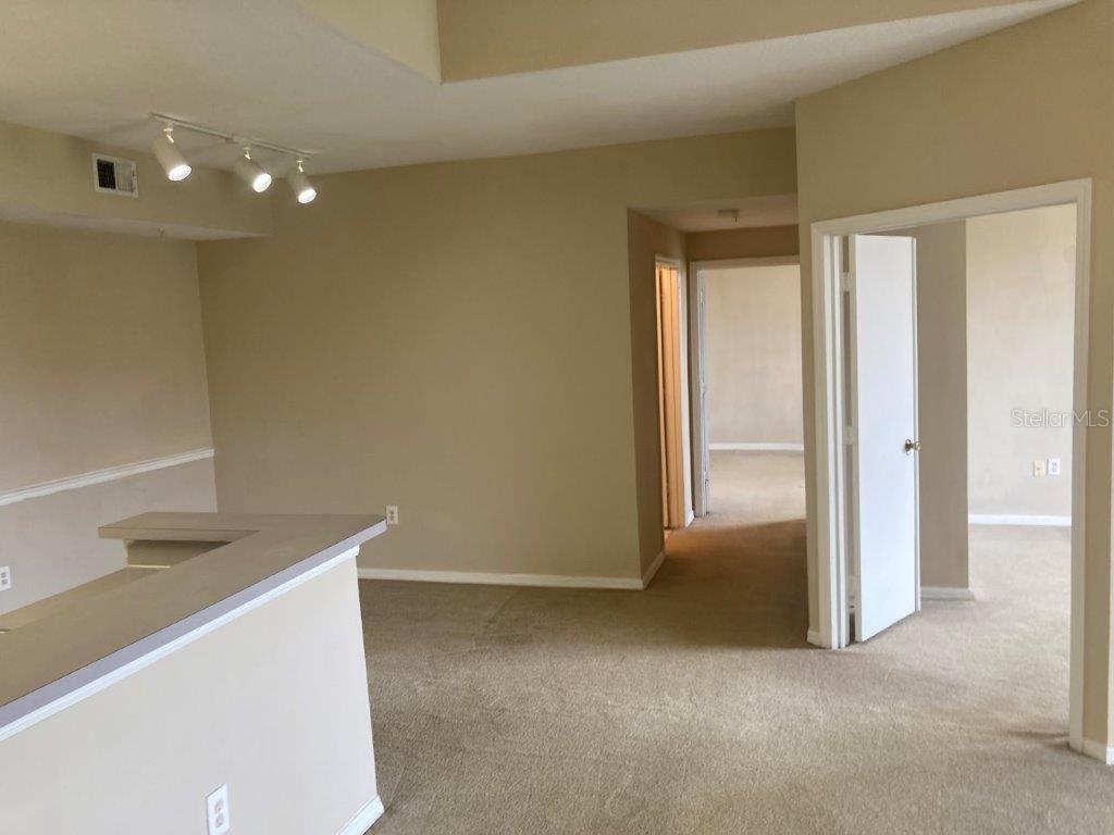 Image 3 of 15 For 5530 Metrowest Boulevard 307