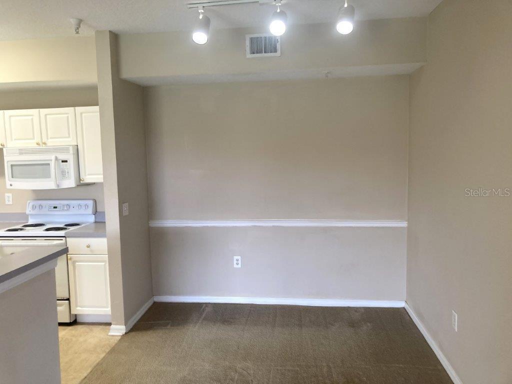 Image 5 of 15 For 5530 Metrowest Boulevard 307