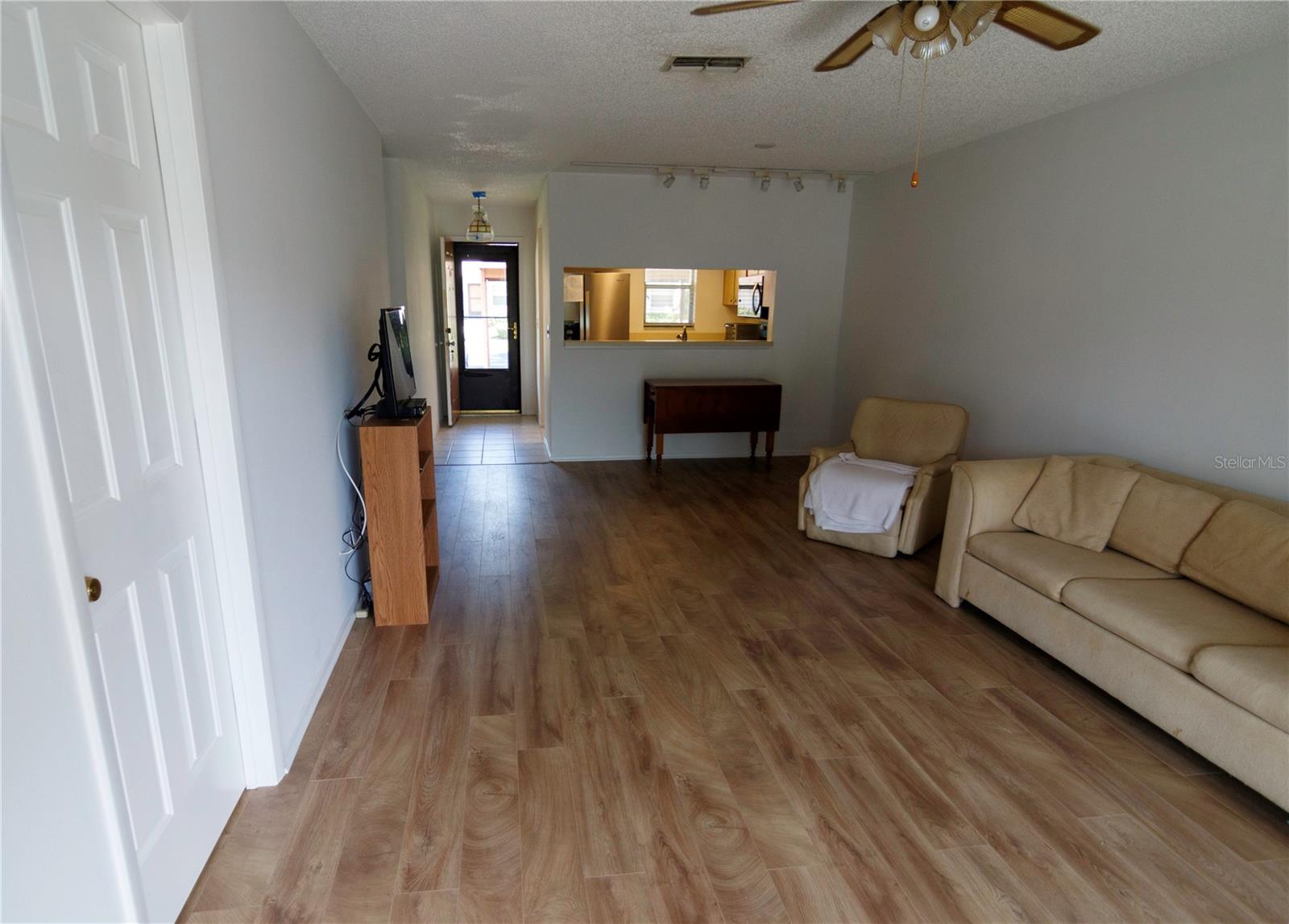 Image 10 of 21 For 1122 Montrose Place 1713