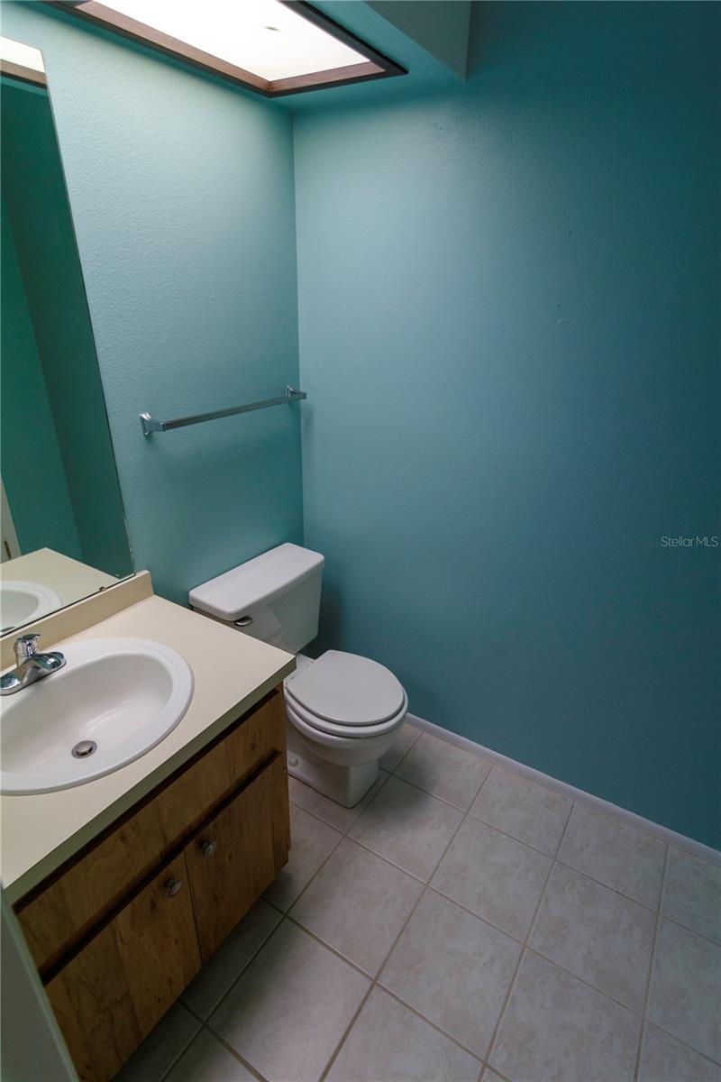 Image 14 of 21 For 1122 Montrose Place 1713