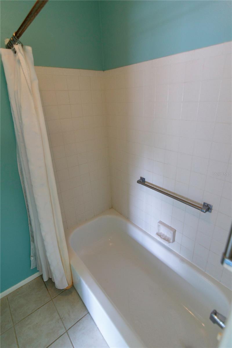 Image 15 of 21 For 1122 Montrose Place 1713