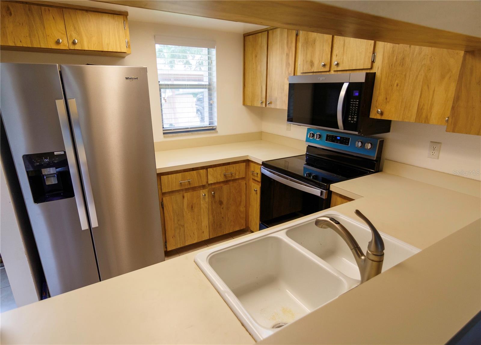 Image 3 of 21 For 1122 Montrose Place 1713