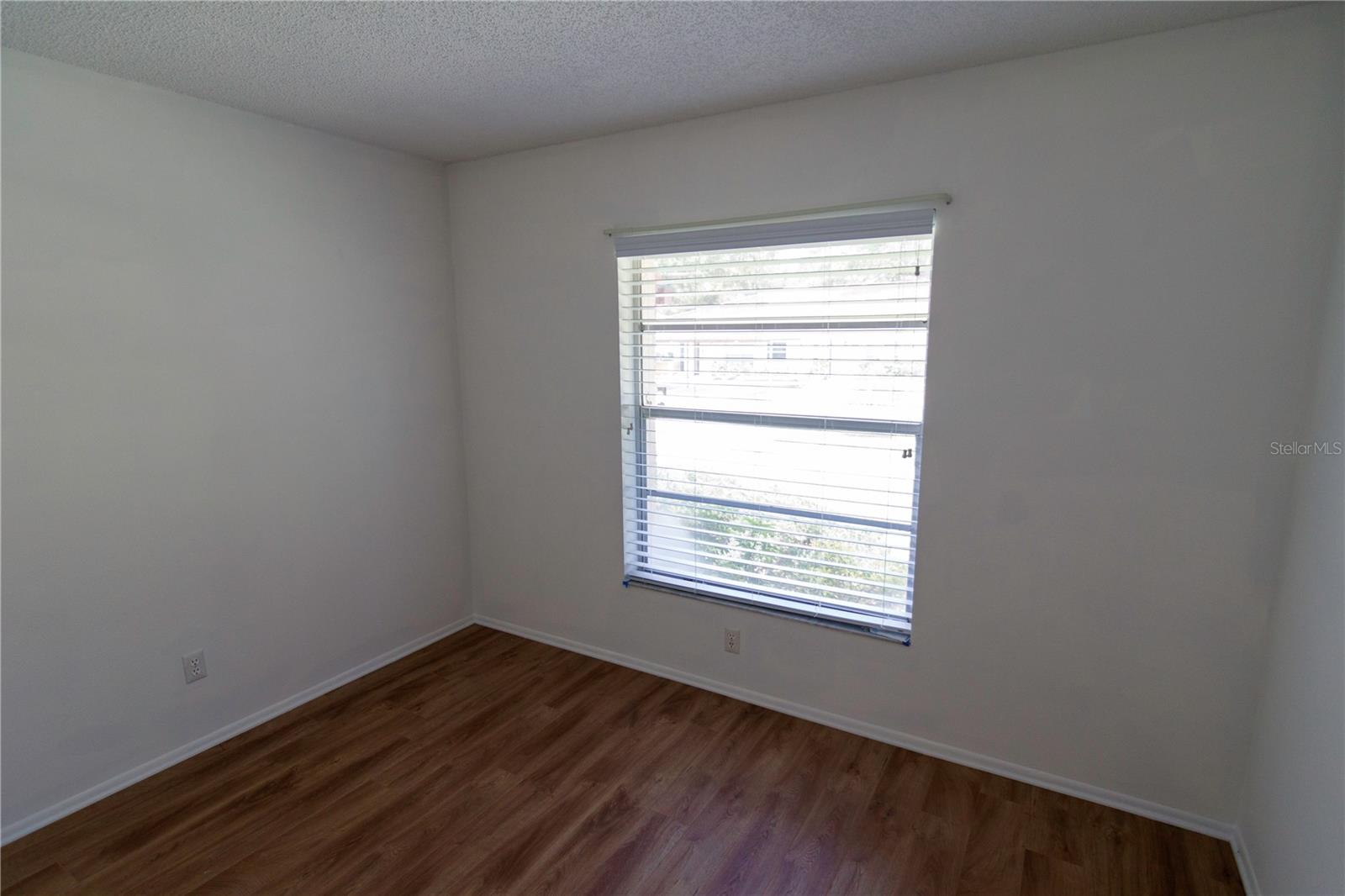 Image 5 of 21 For 1122 Montrose Place 1713
