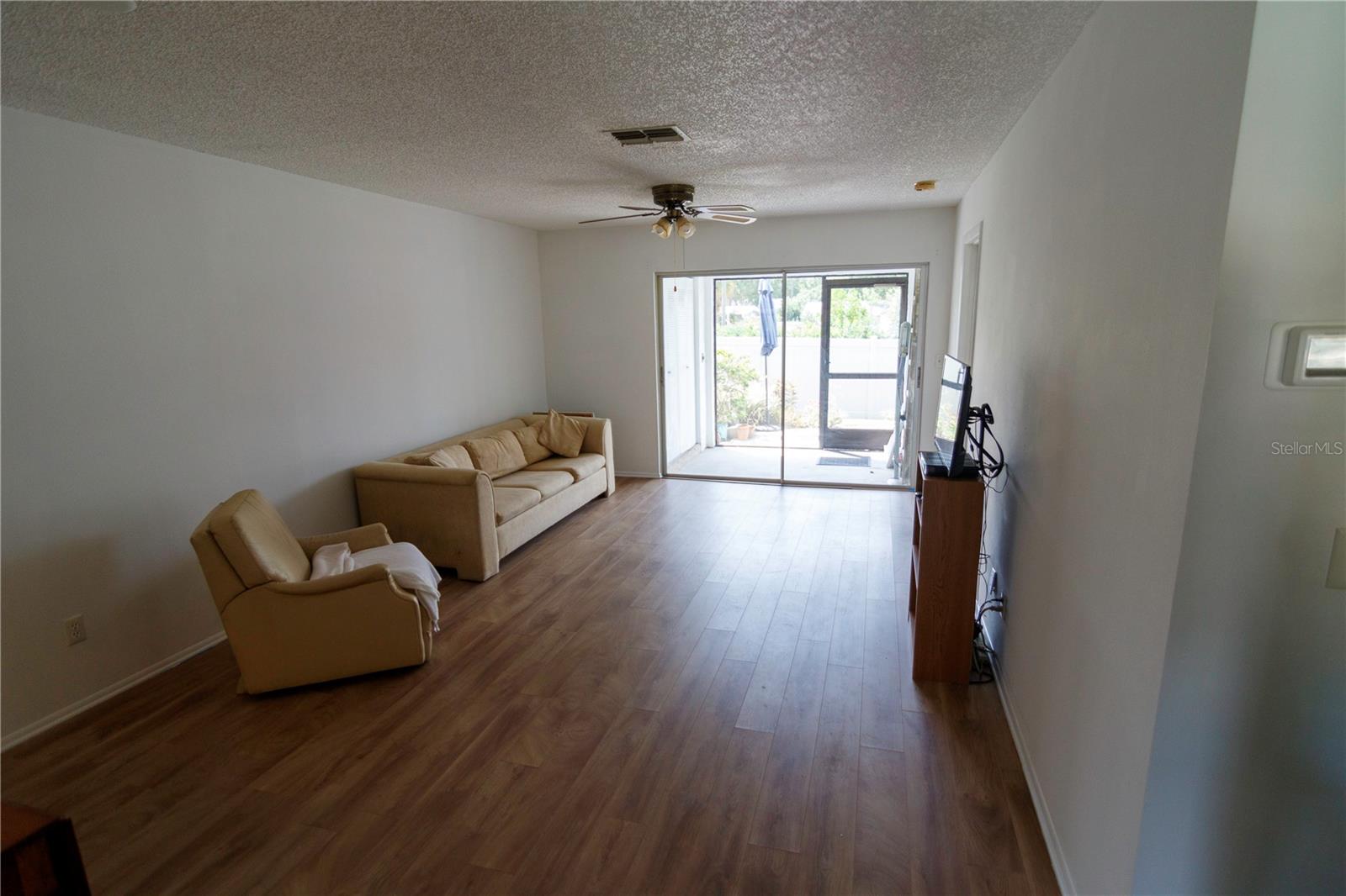 Image 8 of 21 For 1122 Montrose Place 1713
