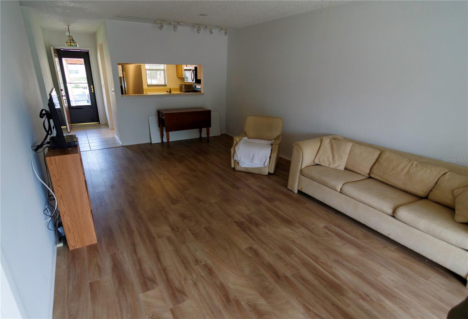 Image 9 of 21 For 1122 Montrose Place 1713