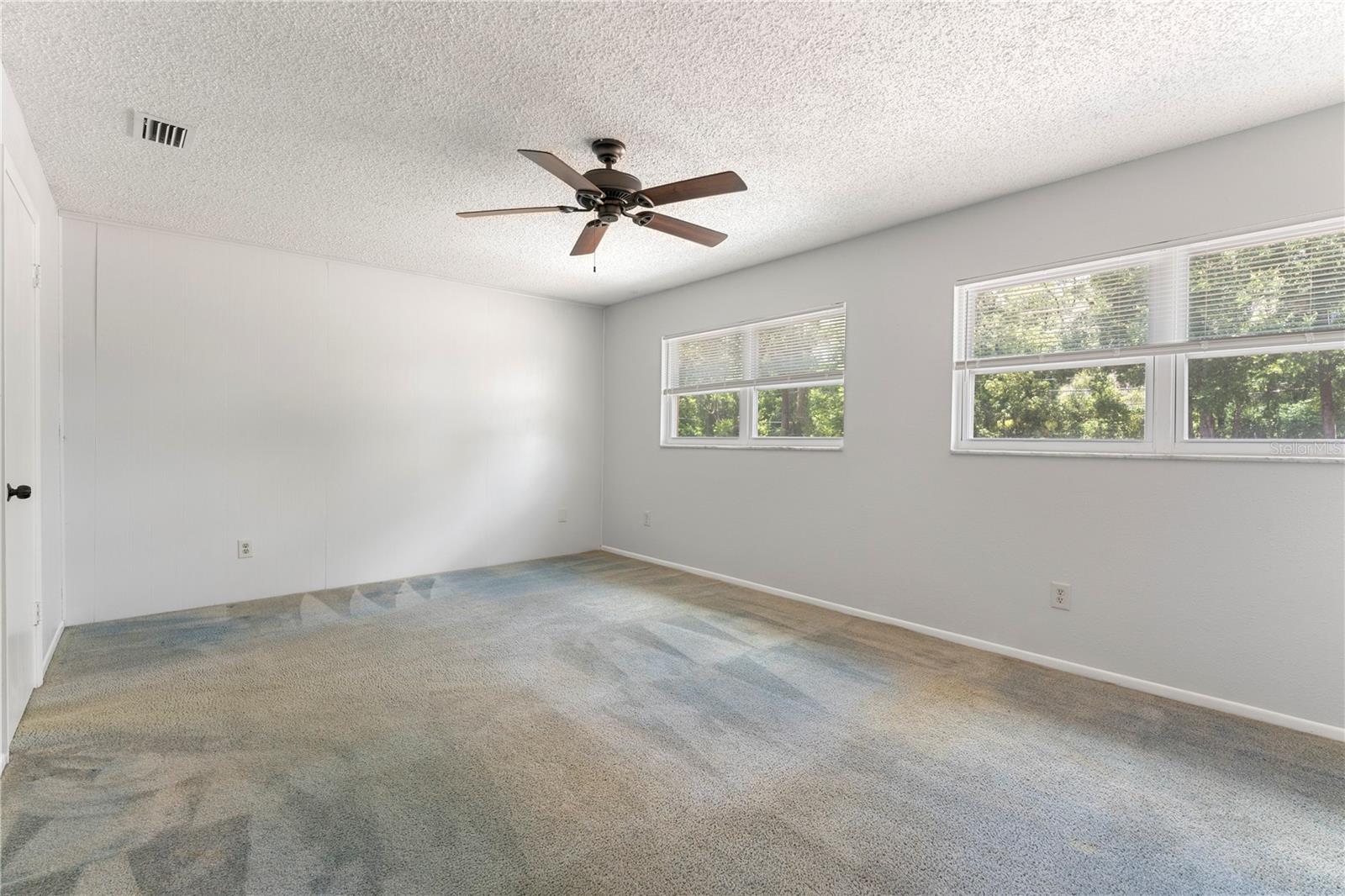 Image 10 of 31 For 818 Park Lake Circle 10