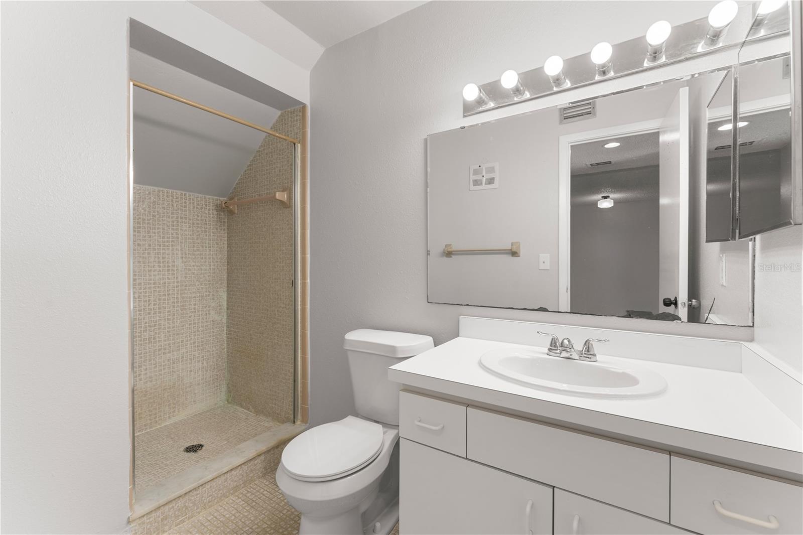 Image 18 of 31 For 818 Park Lake Circle 10