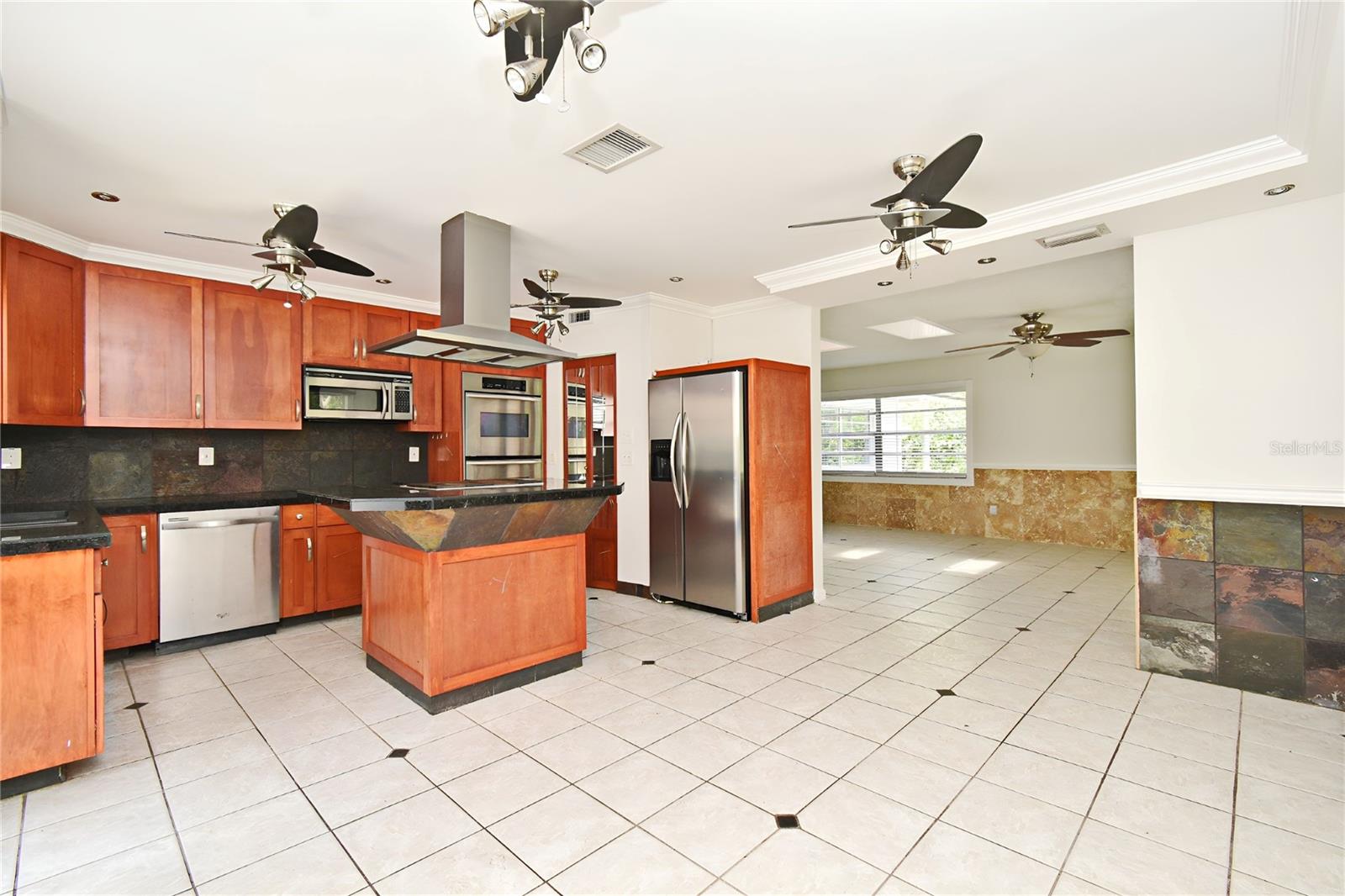 Image 12 of 27 For 637 15th Street