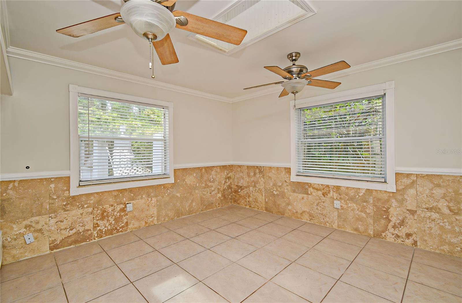Image 13 of 27 For 637 15th Street