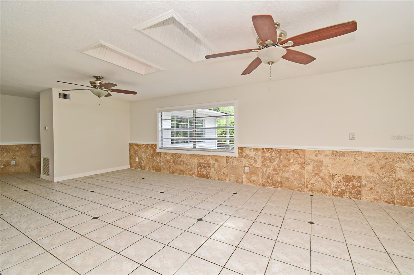 Image 3 of 27 For 637 15th Street