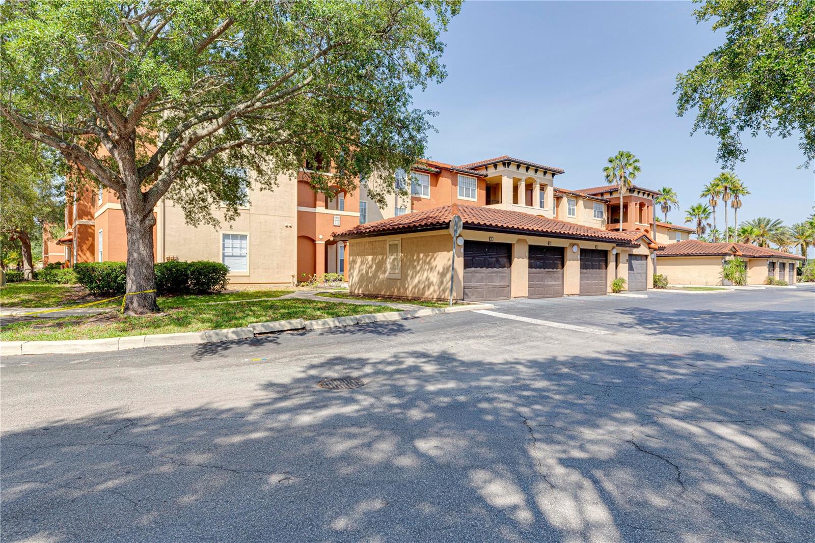 Image 32 of 38 For 5500 Metrowest Boulevard 203