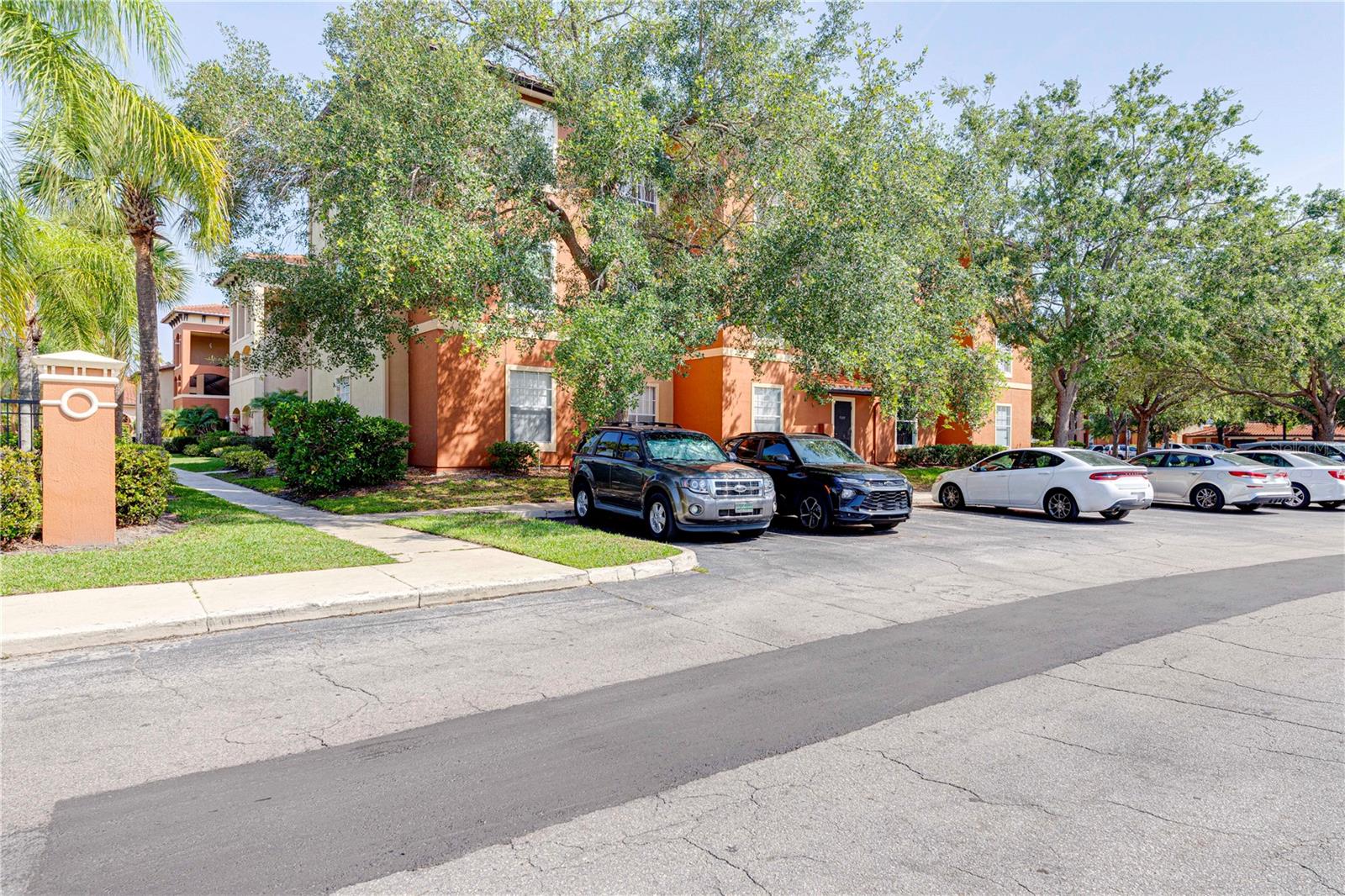 Image 34 of 38 For 5500 Metrowest Boulevard 203