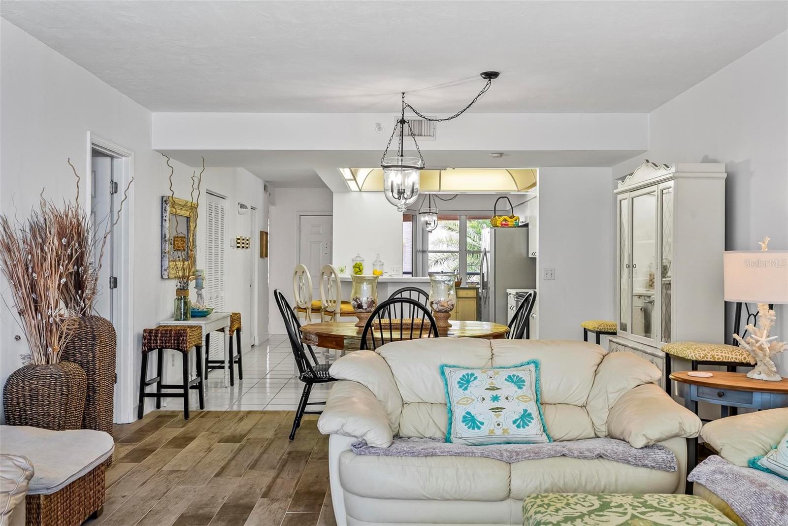 Image 27 of 74 For 4555 Atlantic Avenue 4209