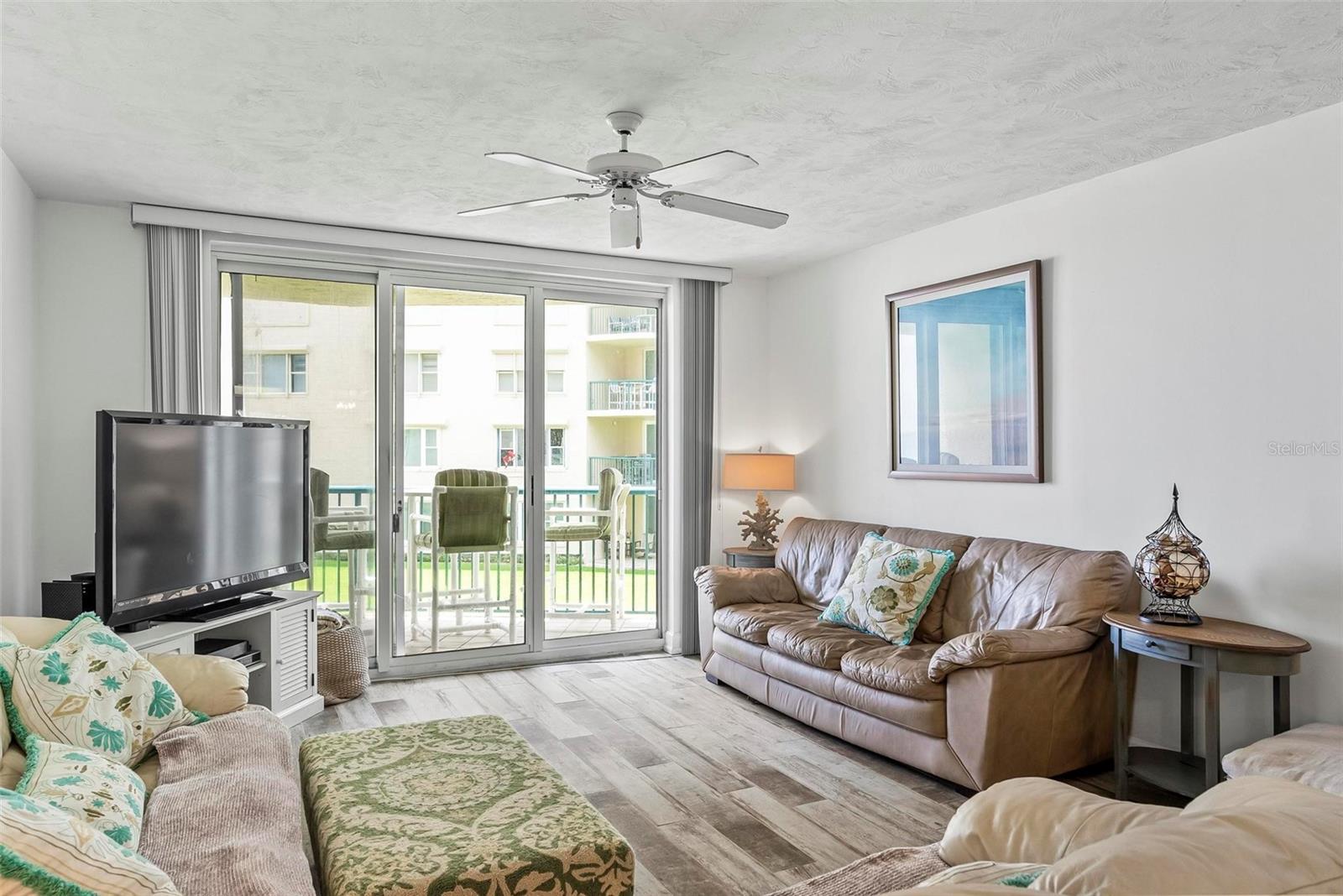 Image 28 of 74 For 4555 Atlantic Avenue 4209