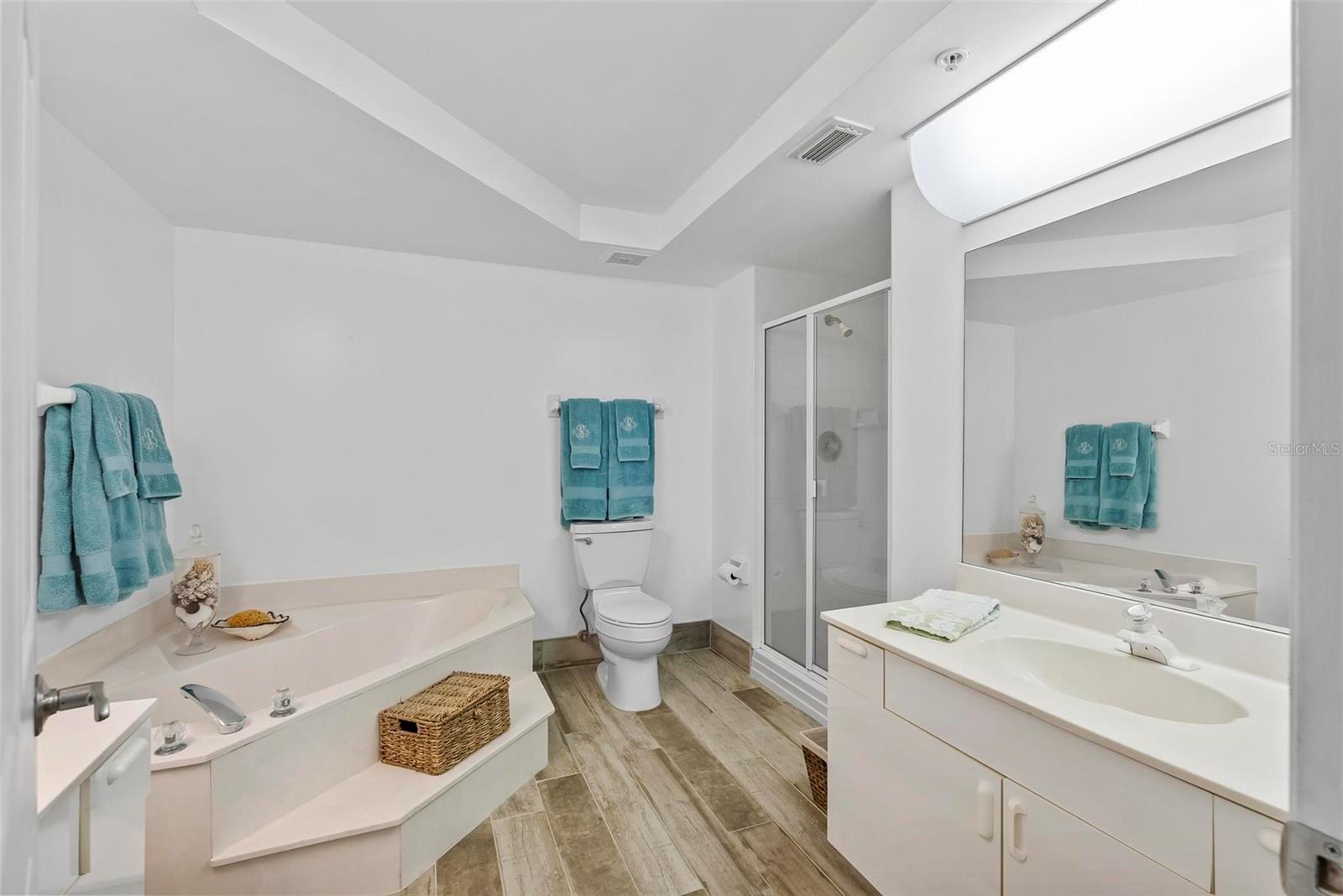 Image 36 of 74 For 4555 Atlantic Avenue 4209