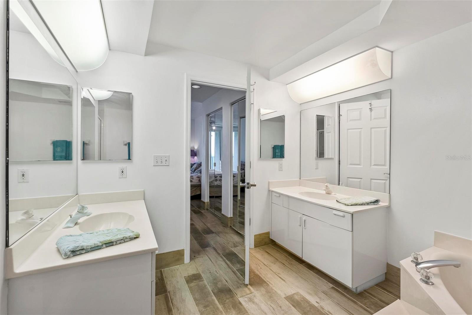 Image 37 of 74 For 4555 Atlantic Avenue 4209