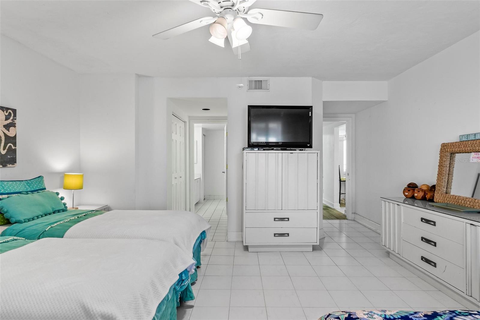Image 41 of 74 For 4555 Atlantic Avenue 4209
