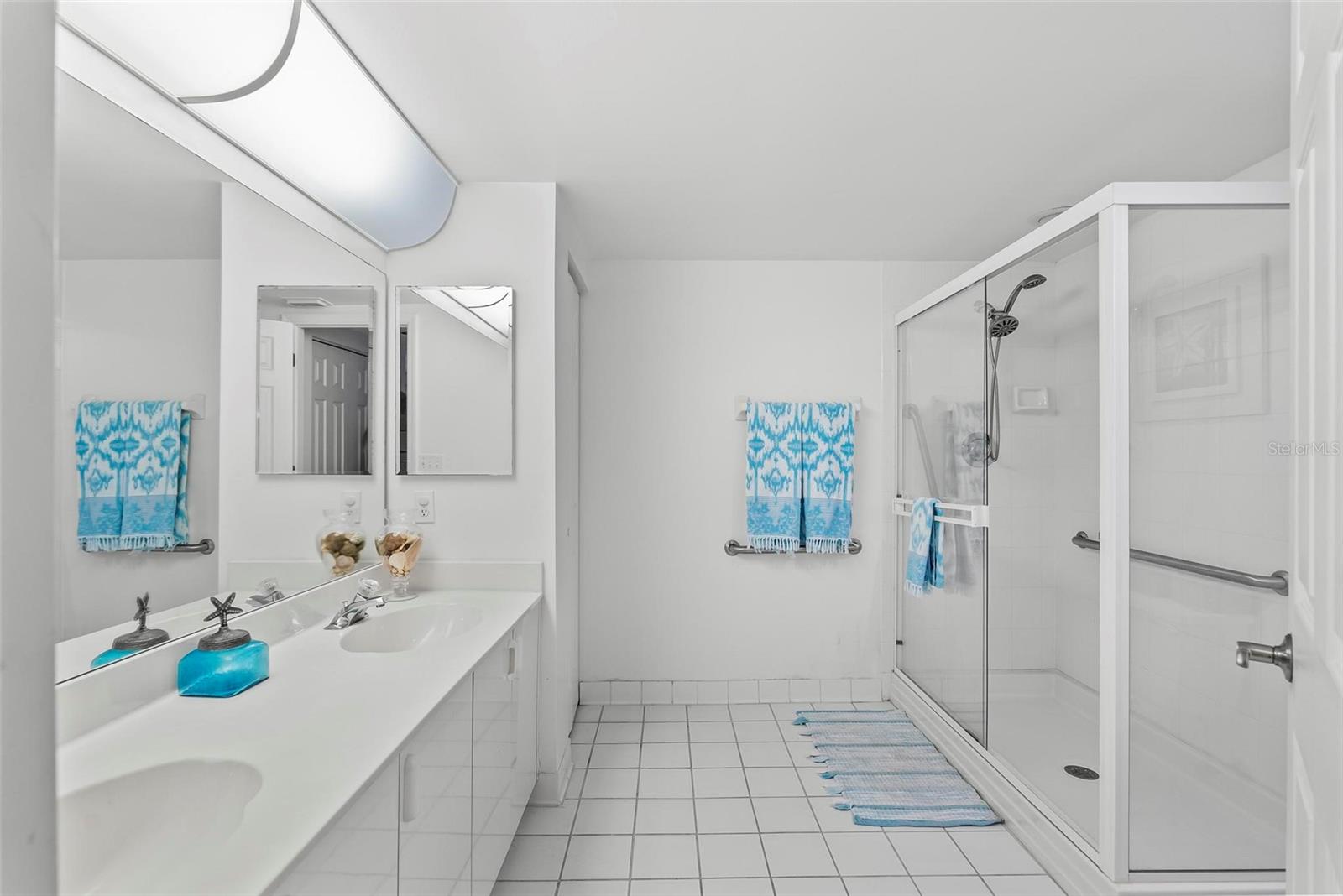 Image 42 of 74 For 4555 Atlantic Avenue 4209