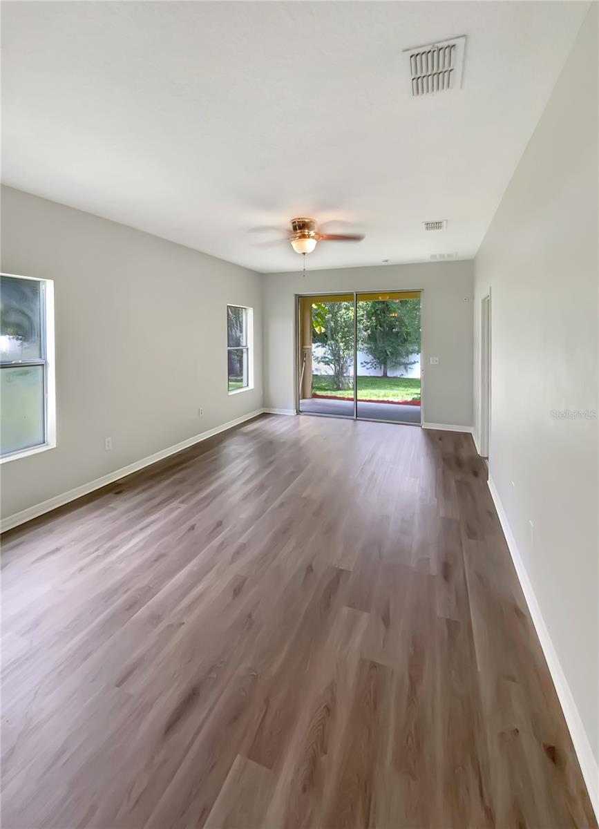 Listing photo id 13 for 37601 Georgina Terrace