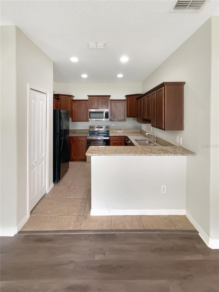 Listing photo id 4 for 37601 Georgina Terrace