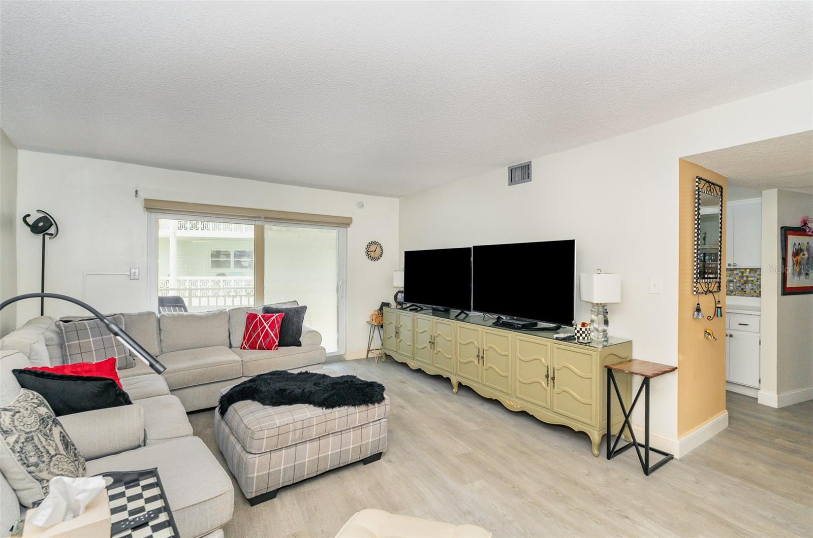 Image 4 of 24 For 4850 Ocean Beach Boulevard 208
