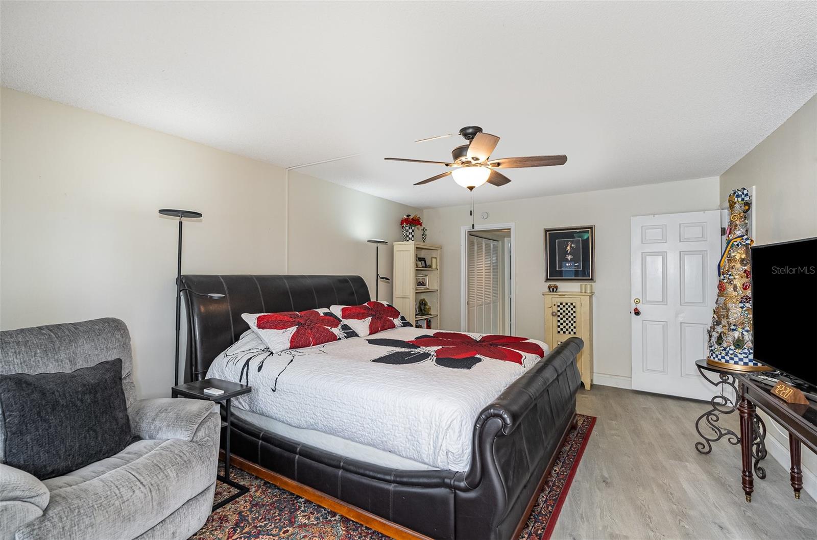 Image 8 of 24 For 4850 Ocean Beach Boulevard 208