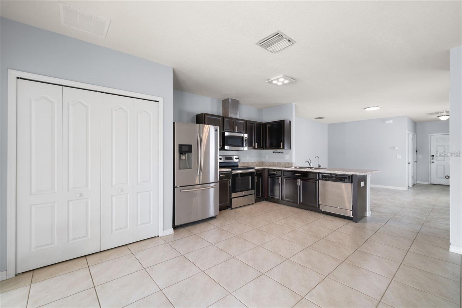 Image 7 of 31 For 12120 Barnsley Reserve Place 12120