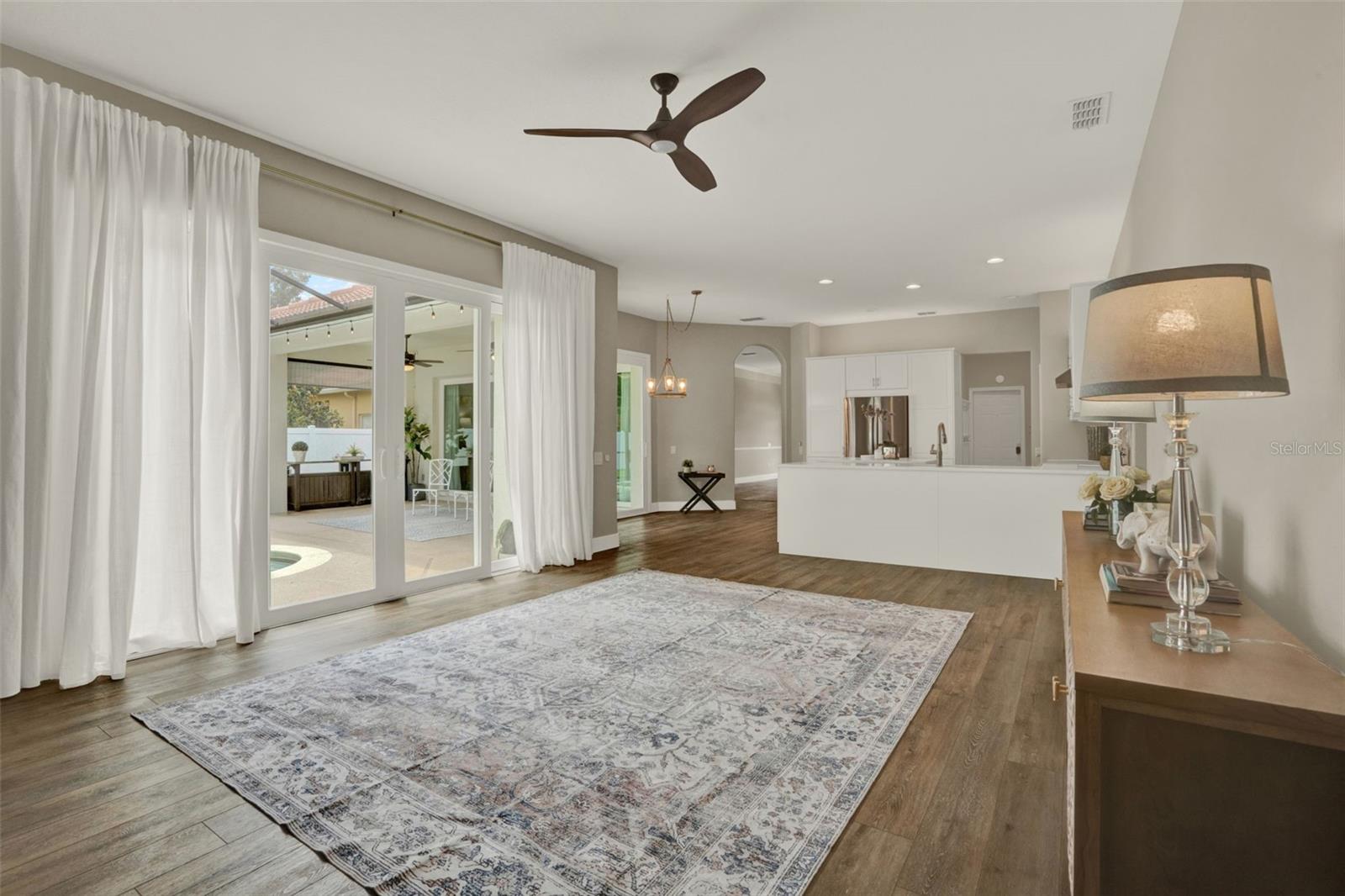 Listing photo id 9 for 6321 Clearmeadow Court