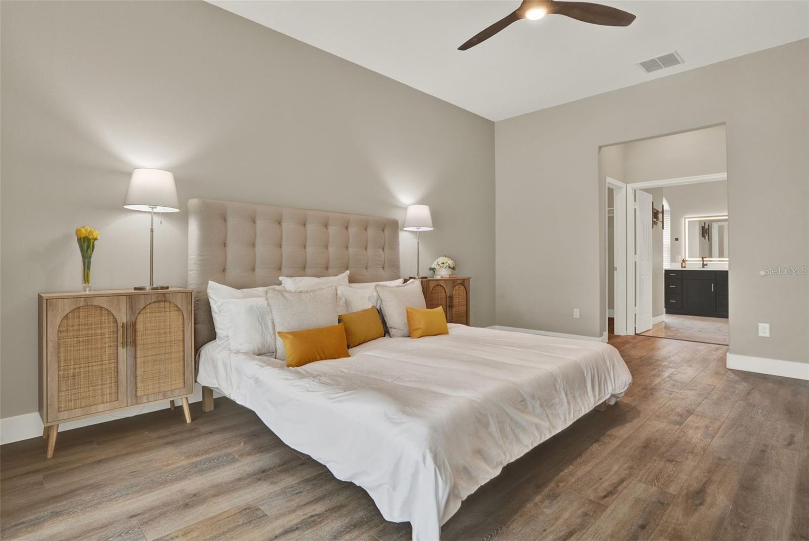 Listing photo id 11 for 6321 Clearmeadow Court