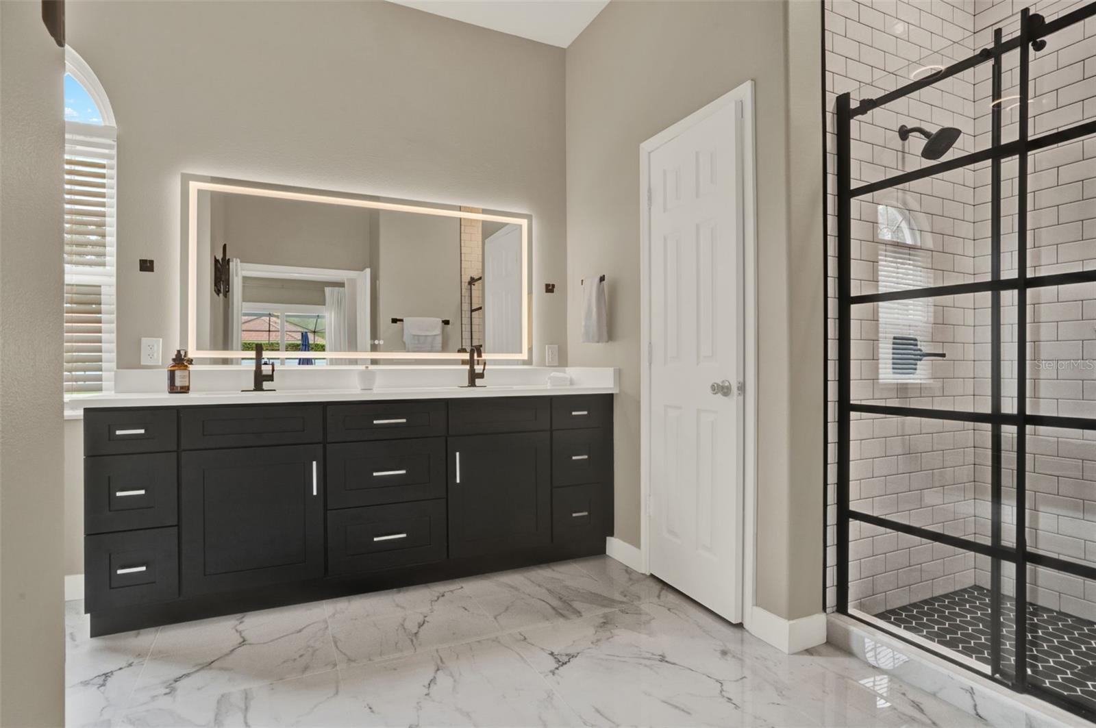 Listing photo id 13 for 6321 Clearmeadow Court