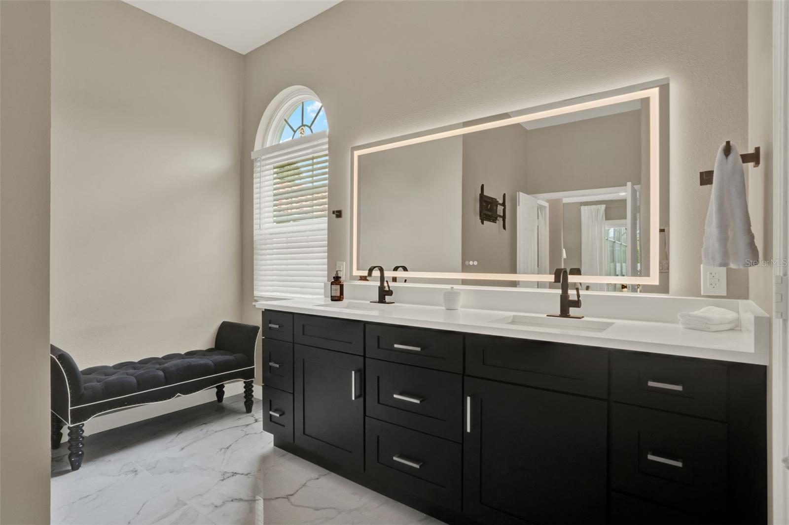 Listing photo id 15 for 6321 Clearmeadow Court