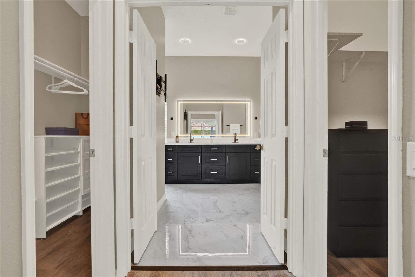 Listing photo id 16 for 6321 Clearmeadow Court