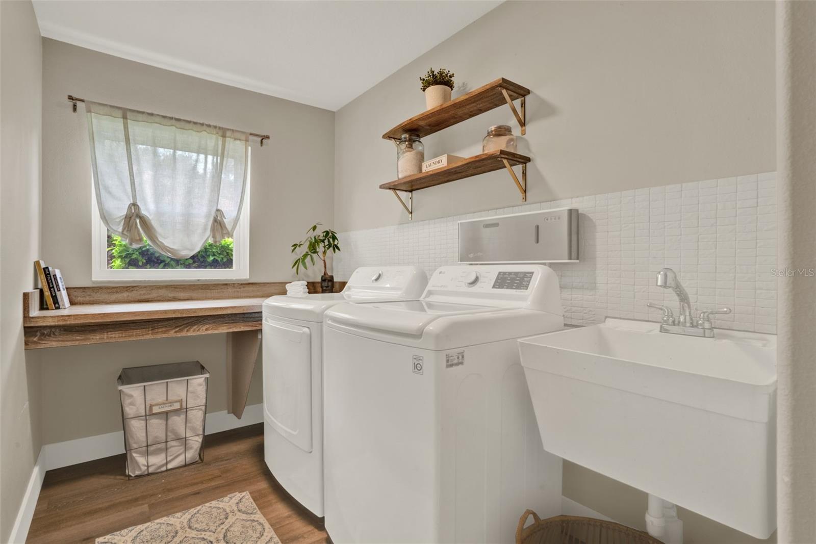 Listing photo id 24 for 6321 Clearmeadow Court