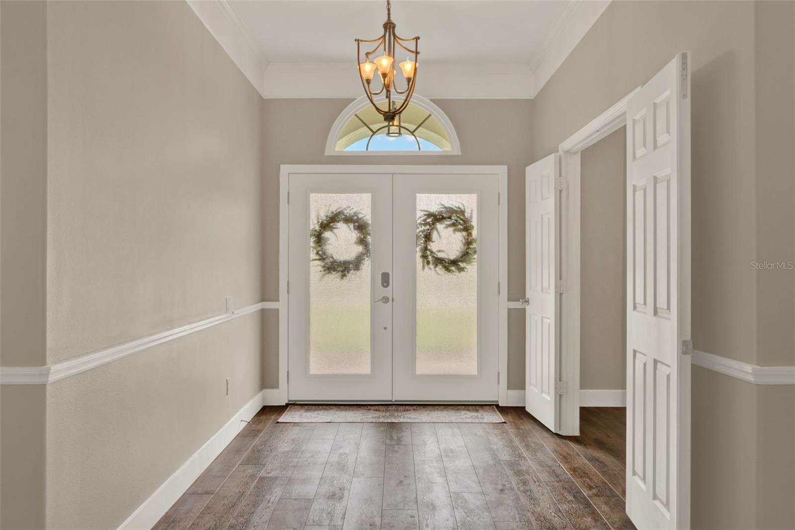Listing photo id 1 for 6321 Clearmeadow Court