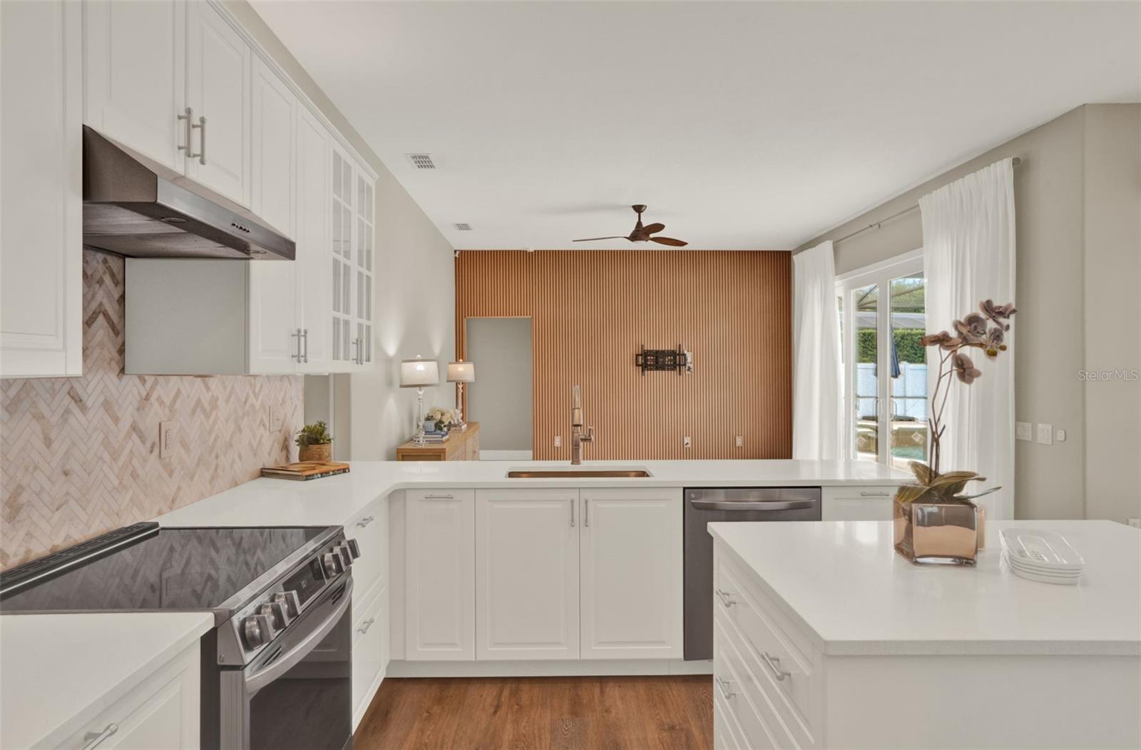 Listing photo id 5 for 6321 Clearmeadow Court