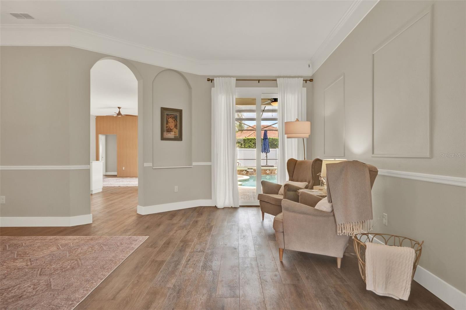 Listing photo id 6 for 6321 Clearmeadow Court