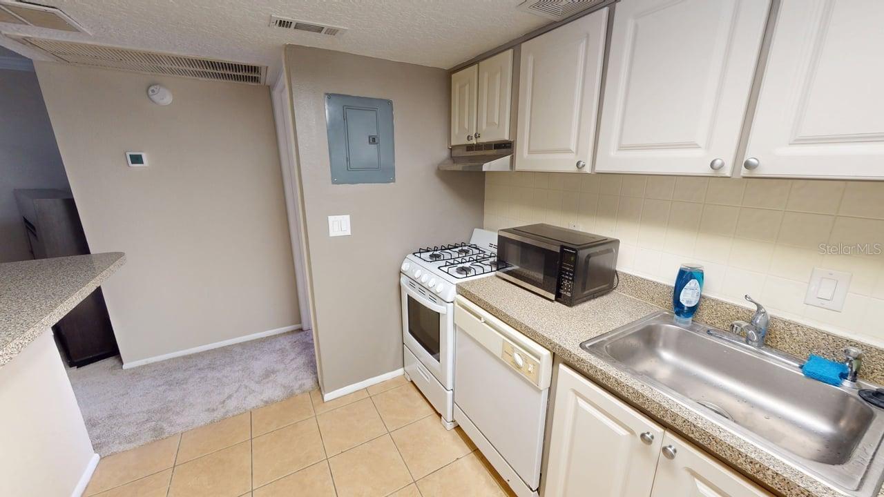 Image 8 of 30 For 145 Oyster Bay Circle 200
