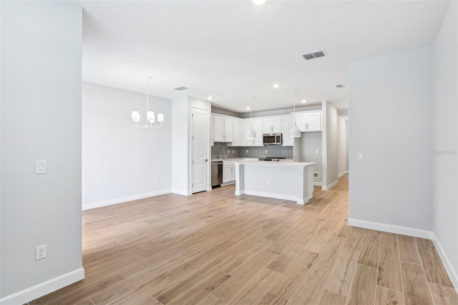 Image 10 of 33 For 7292 Deer Valley Circle