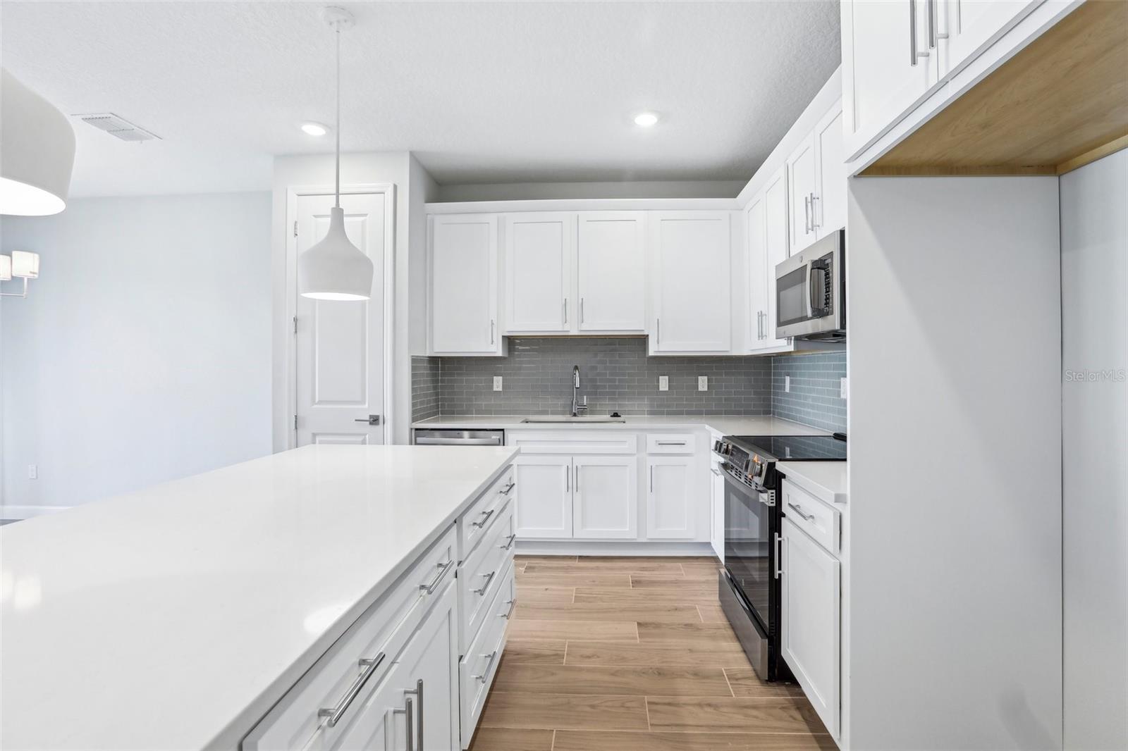 Image 13 of 33 For 7292 Deer Valley Circle