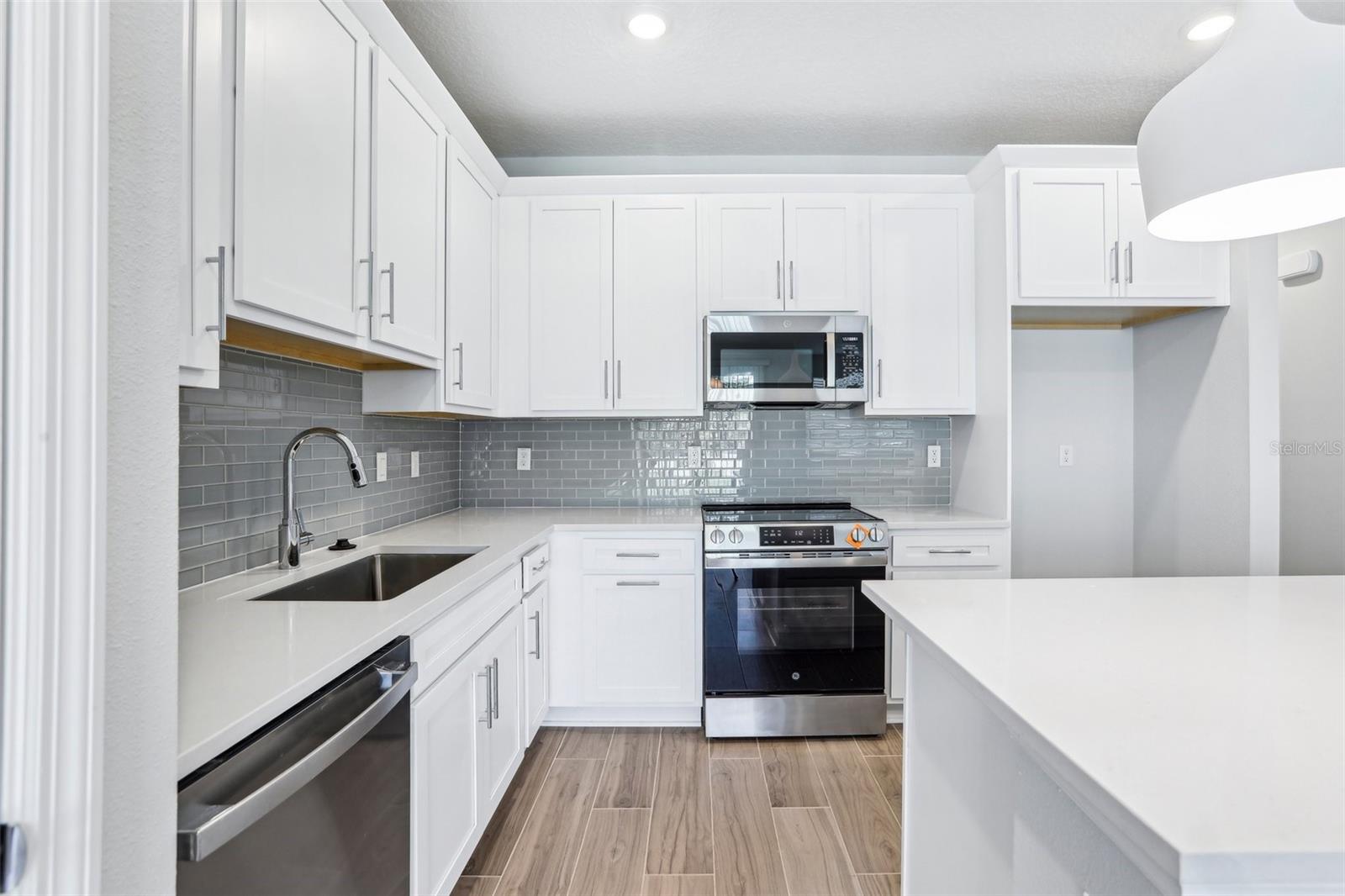 Image 15 of 33 For 7292 Deer Valley Circle