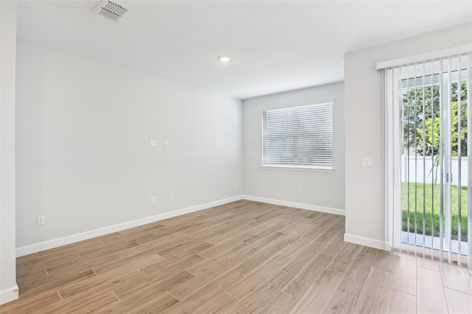 Image 7 of 33 For 7292 Deer Valley Circle