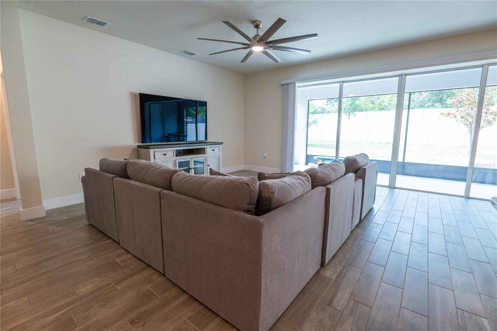 Image 11 of 53 For 4007 Meandering Bay Drive
