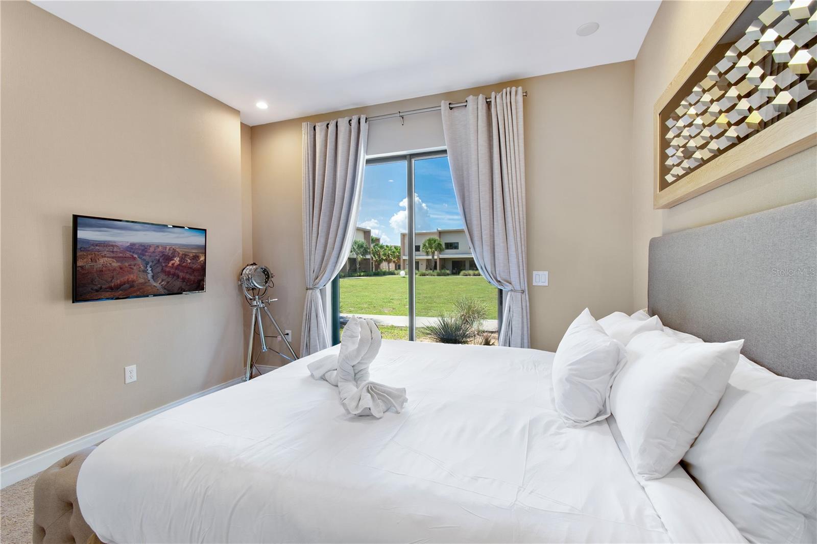 Image 11 of 24 For 7461 Bleecker Lane