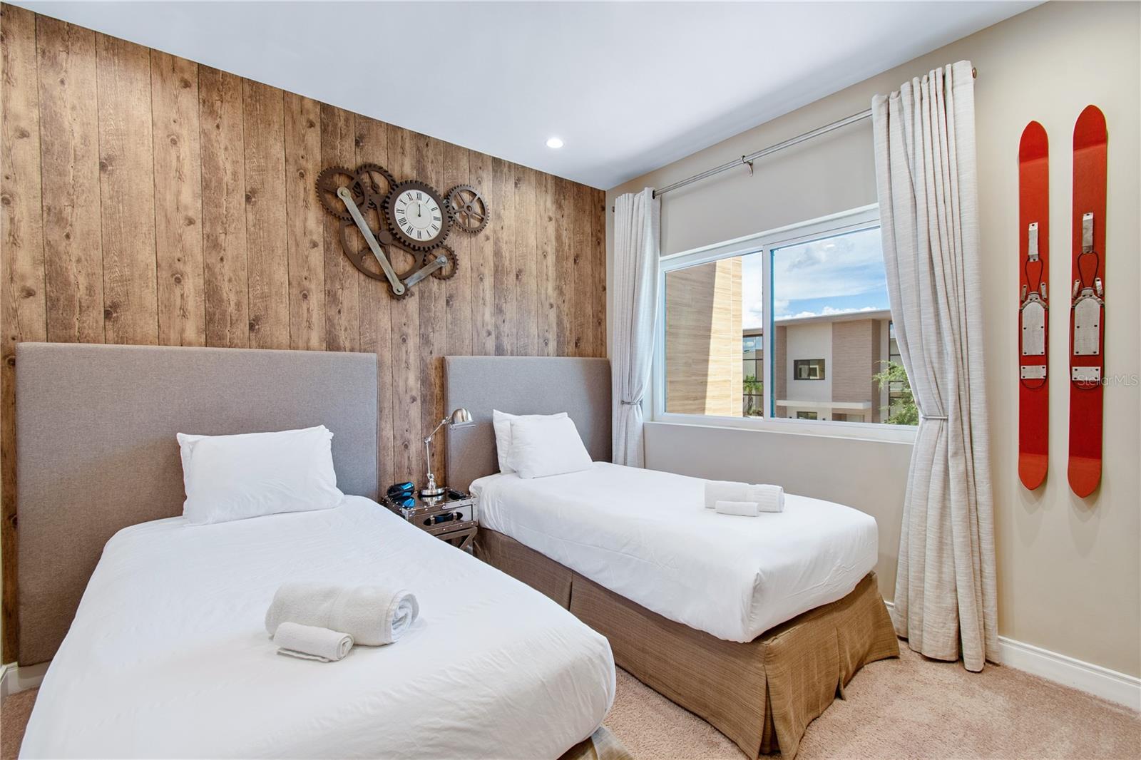 Image 19 of 24 For 7461 Bleecker Lane