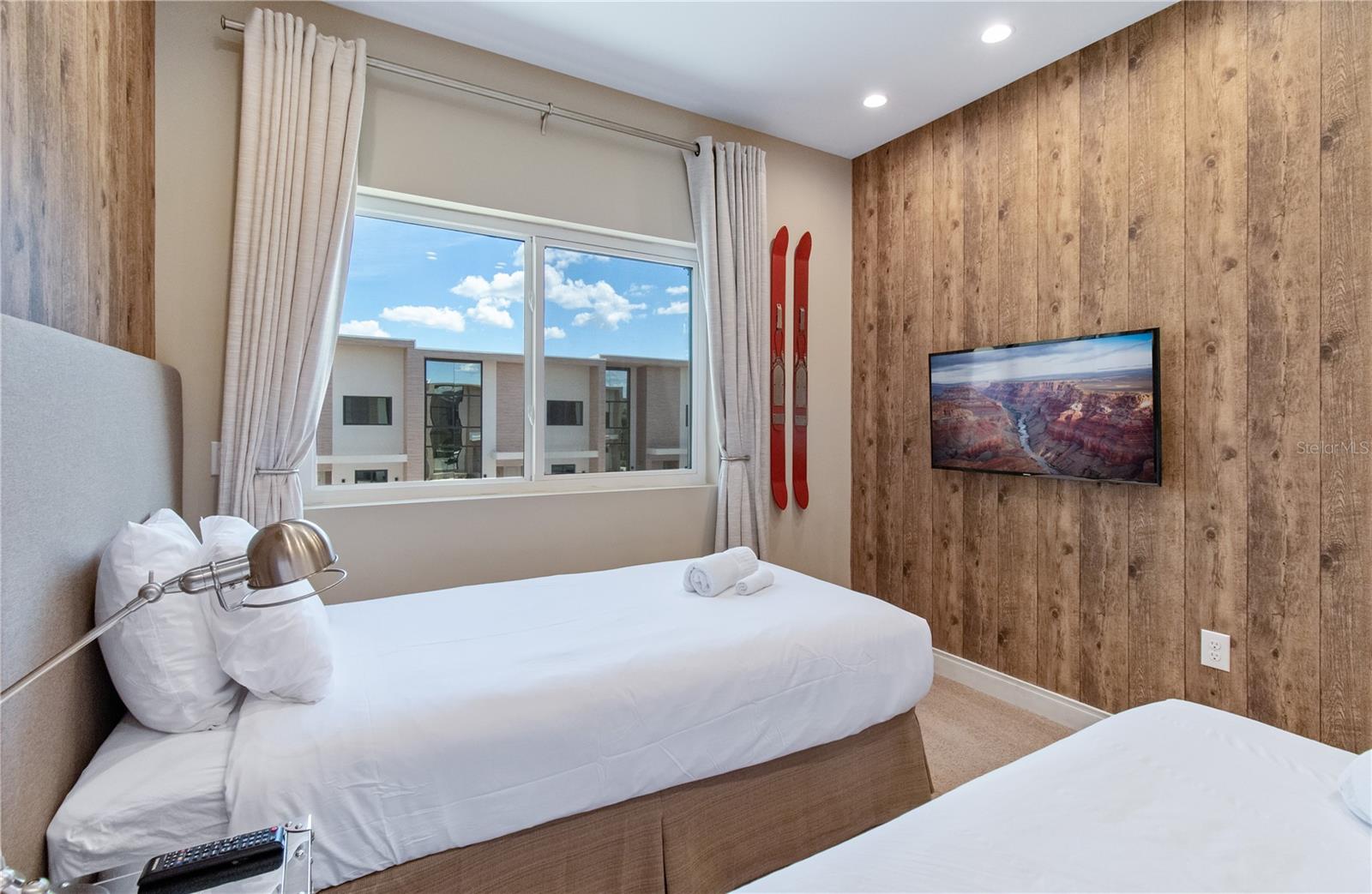 Image 20 of 24 For 7461 Bleecker Lane