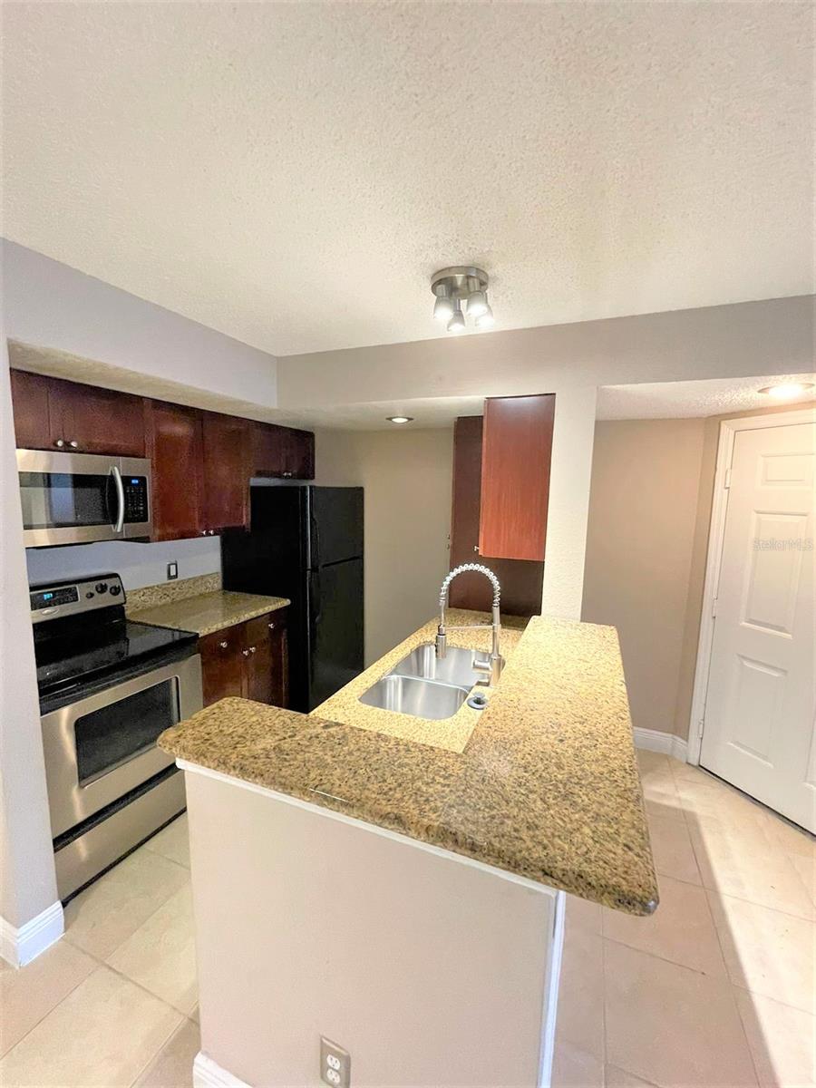 Image 5 of 16 For 5116 Conroy Road 411